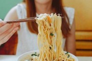 娱乐吃瓜酱吃面条视频大全